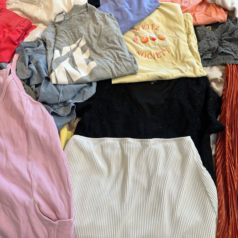 Colorful Clothing Bundle - Picture 4 of 5